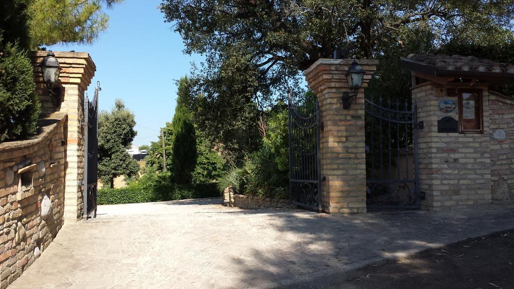 Agriturismo Col Morino Panzió Pineto Kültér fotó