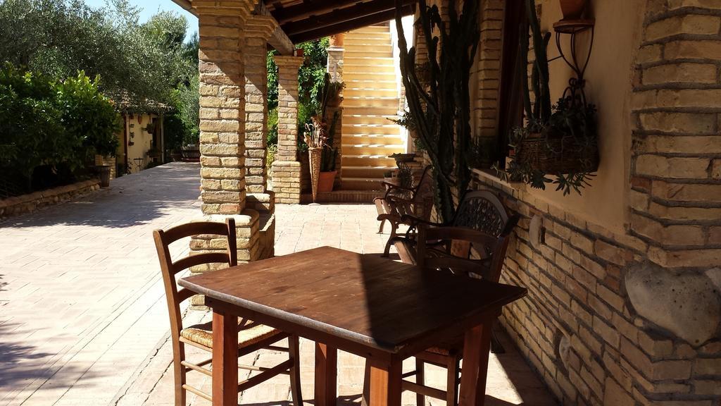 Agriturismo Col Morino Panzió Pineto Kültér fotó